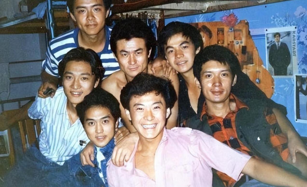 演员李洪涛:娶老师女儿为妻,结婚恩爱30年,事业家庭双丰收_表演_通知