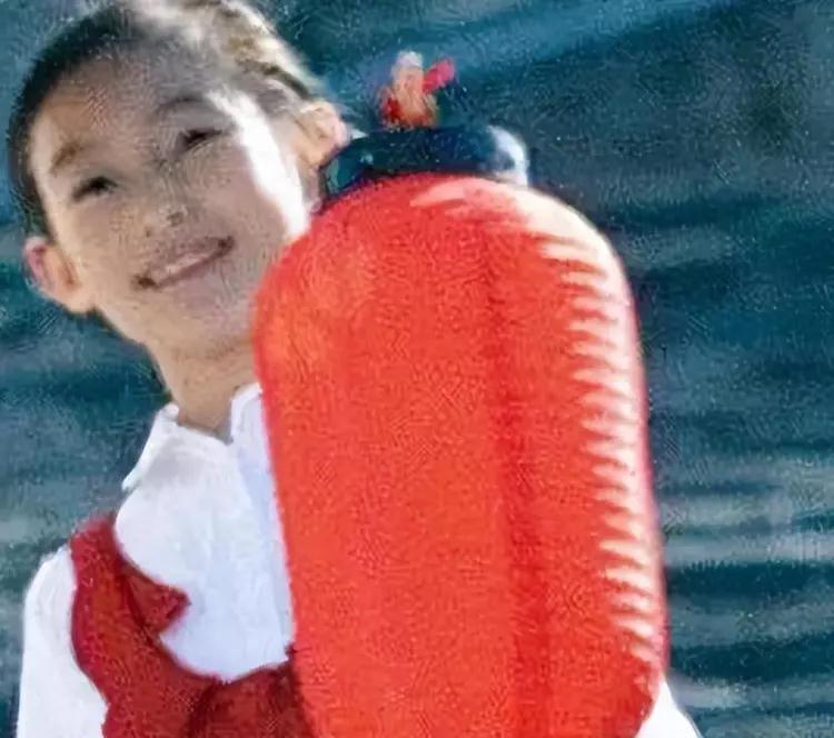 14年前被张艺谋选中,唱《北京欢迎你》首句的8岁女孩,如今怎样_陈天佳