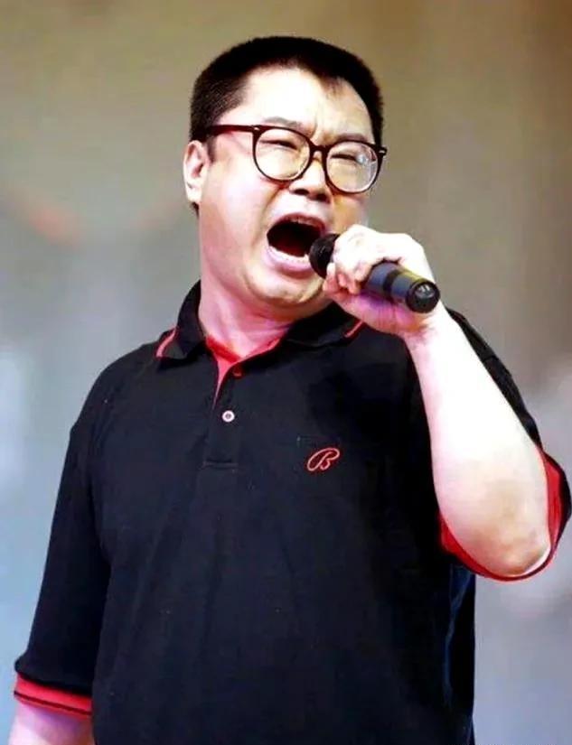 54岁尹相杰罕见露脸,生活潦倒身材暴瘦,想要复出重新当歌星_演出_网友