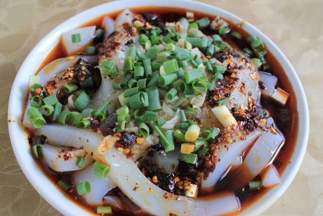 凉粉好吃有秘诀,一搅一切,筋道爽滑,一次做1盆都不够吃_绿豆_小时候