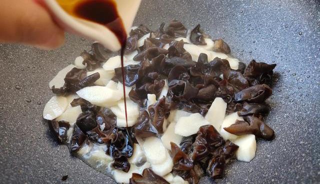 多吃"秋季第一补",健脾益胃不长肉,几分钟就上桌_山药_黑木耳_口感