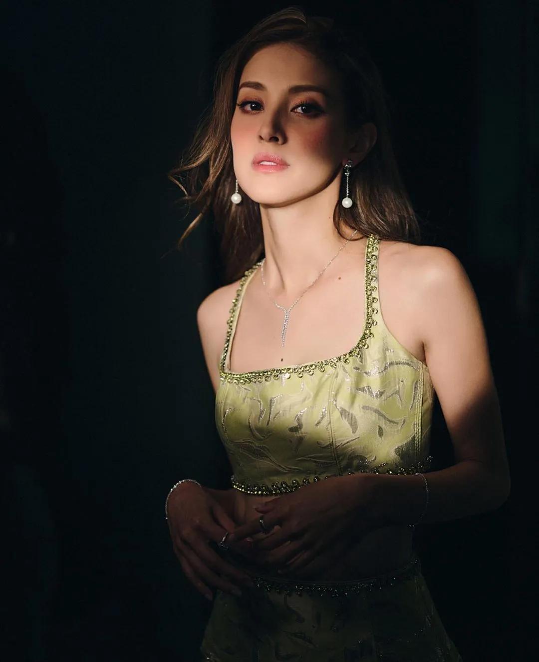 31岁陈凯琳坐月期间肚脐凸起 自嘲有"鬼鼠肉"_身形_状态_肚皮