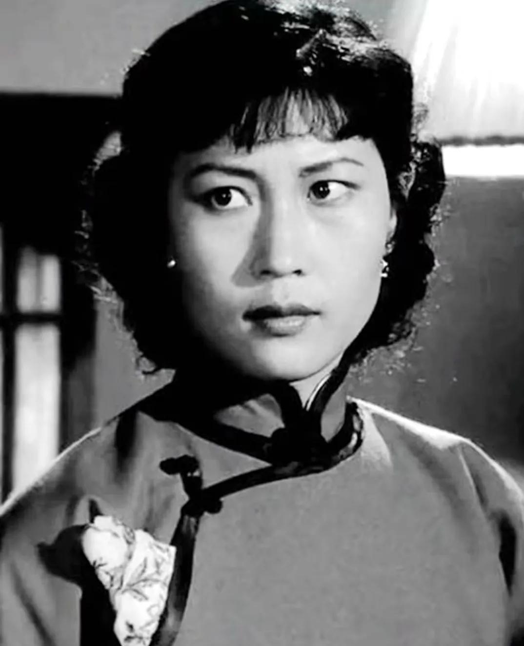 多年后才知道电影《地道战》的这张剧照看点在哪_来自_扮演者_刘秀杰