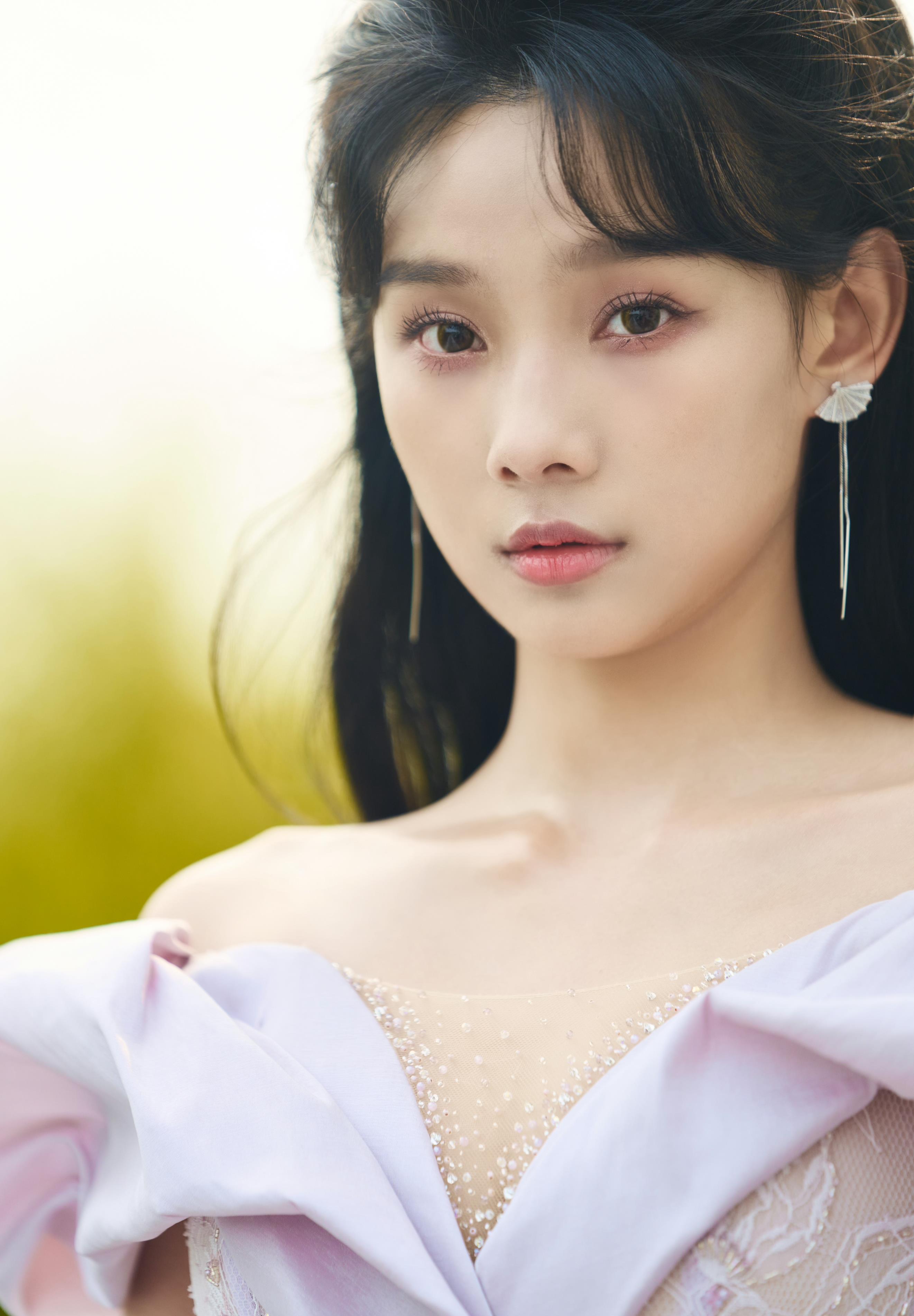 鲁照华 - 写真024期 典礼裙清新又惊艳,笑容甜美既少女又魅力十足