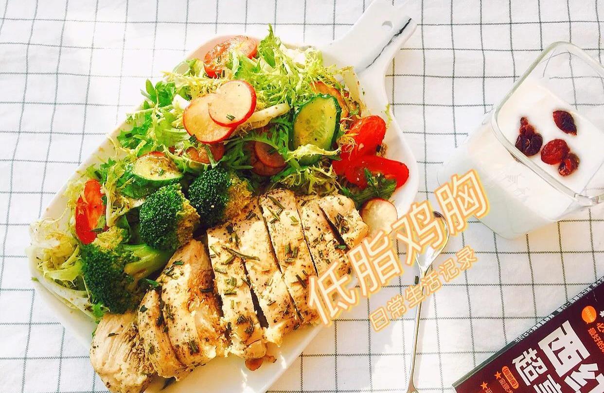 真替你着急,鸡胸肉这么做,一天4顿都不担心胖_饮食_蔬菜_西兰花