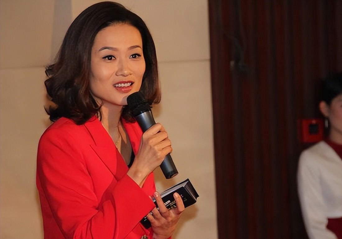 李雨霏近况,她端庄大气,精神状态令人羡慕,47岁的她仍单身一人_节目