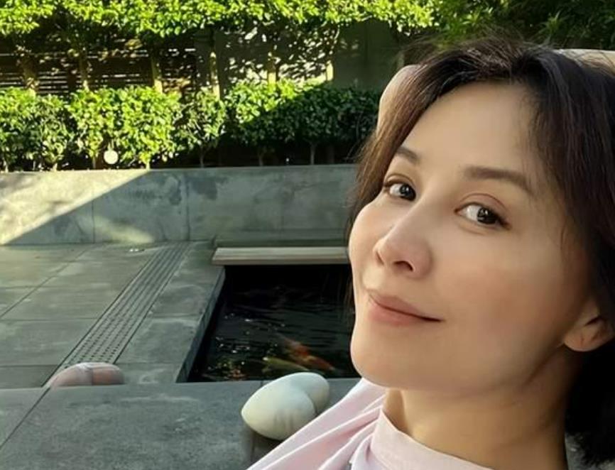 刘嘉玲:50多岁出演少女,自称年龄不是问题,却苦了后期跟观众_章子怡