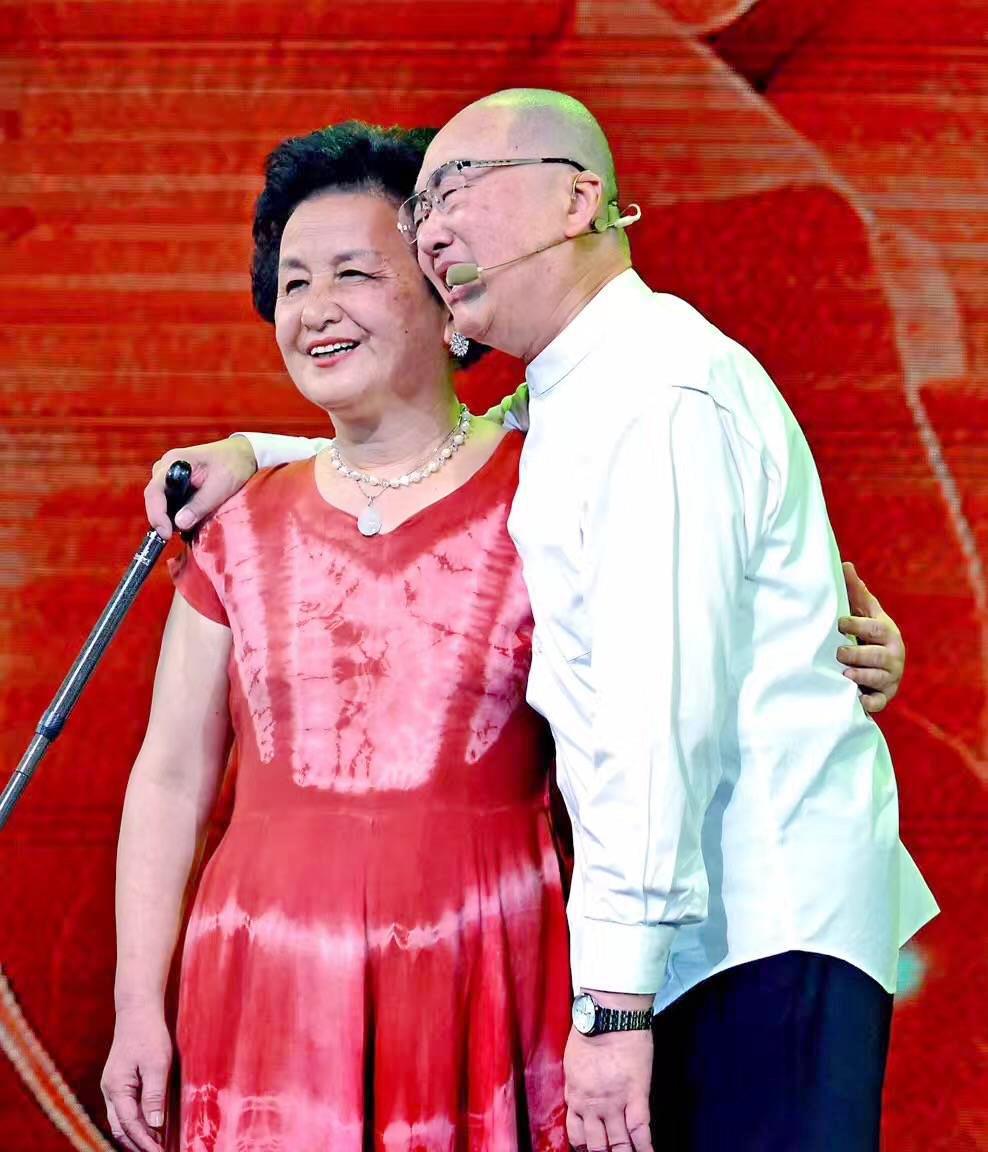 也许,妻子的爱感动了苍天,乔榛8次和死神狭路相逢,但他一次次创造奇迹