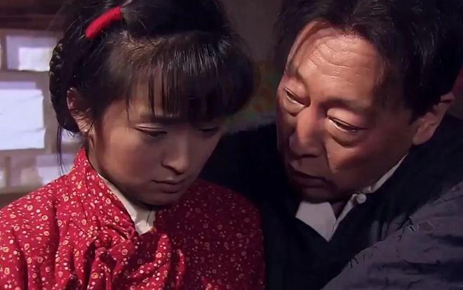 故事:老牛吃嫩草,力不从心;少妻移情别恋酿悲剧_老李_香草_女孩