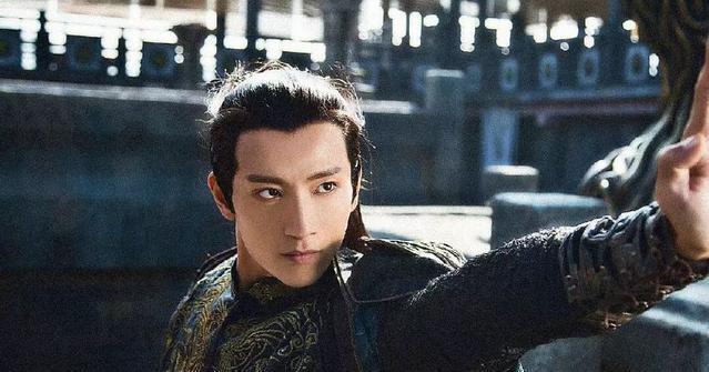 身着飞鱼服,腰佩绣春刀,怀揣无常簿的大明锦衣卫_历史_人物_少年