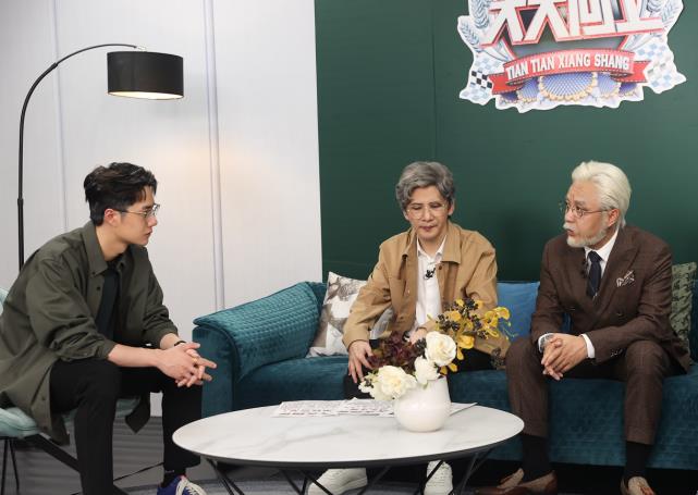 再不见钱枫的身影,节目紧急调整,汪涵带王一博化老年妆_大张伟_天天