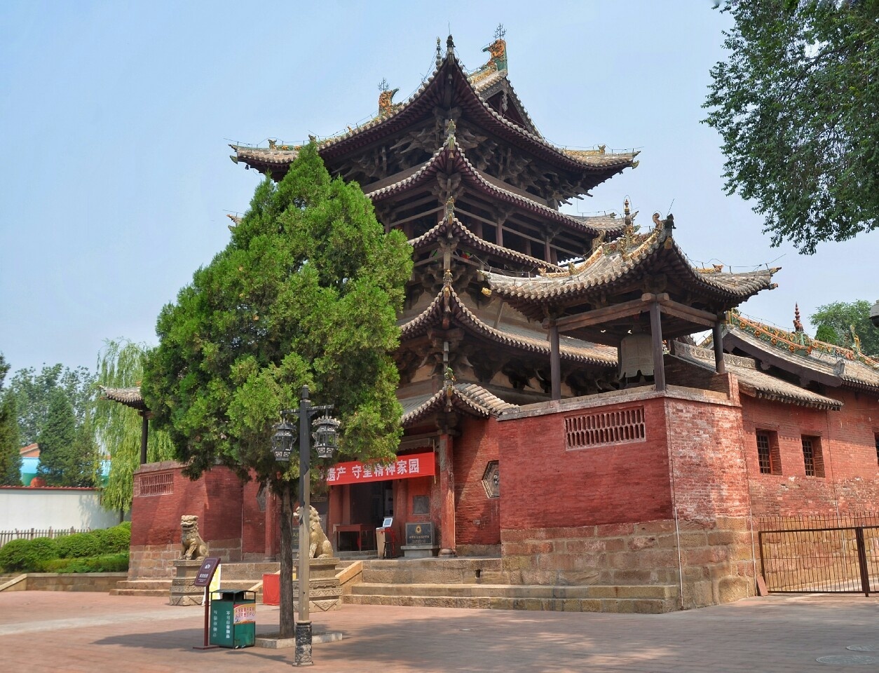 太行龙洞太行龙洞有着悠久的历史传说,较高的地势即便是夏季的时候去