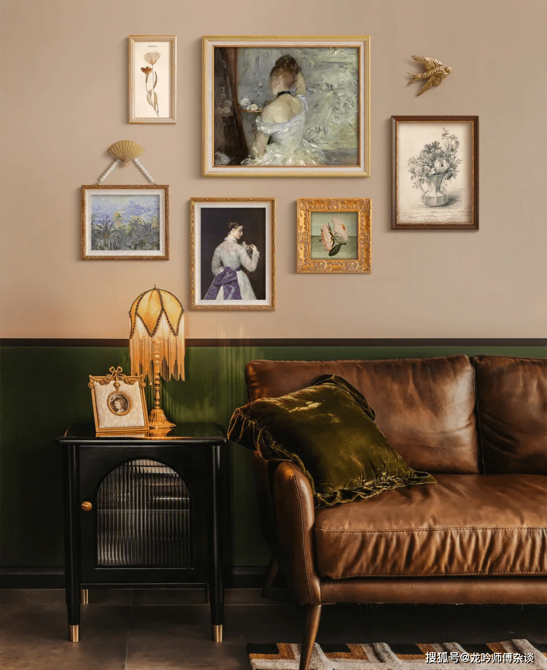 龙吟师傅:客厅墙面装饰艺术挂画时的几种选择_效果_墙壁_图案