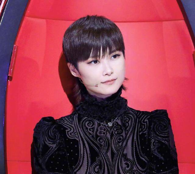 《中国好声音》李宇春扛起收视率,谢霆锋抢人失败,李健狂飙成语
