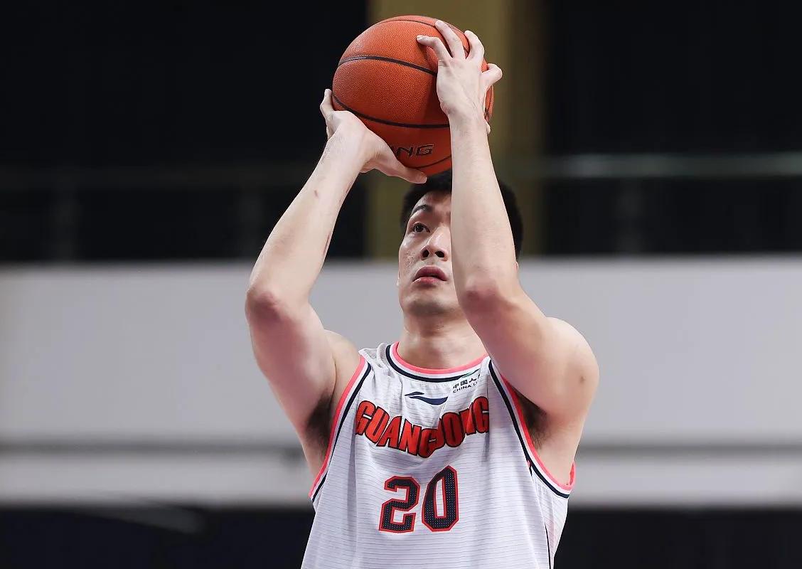 广东队消息:任骏飞还有一年顶薪,苏伟开训,李凯尔属于广东_徐杰_球员