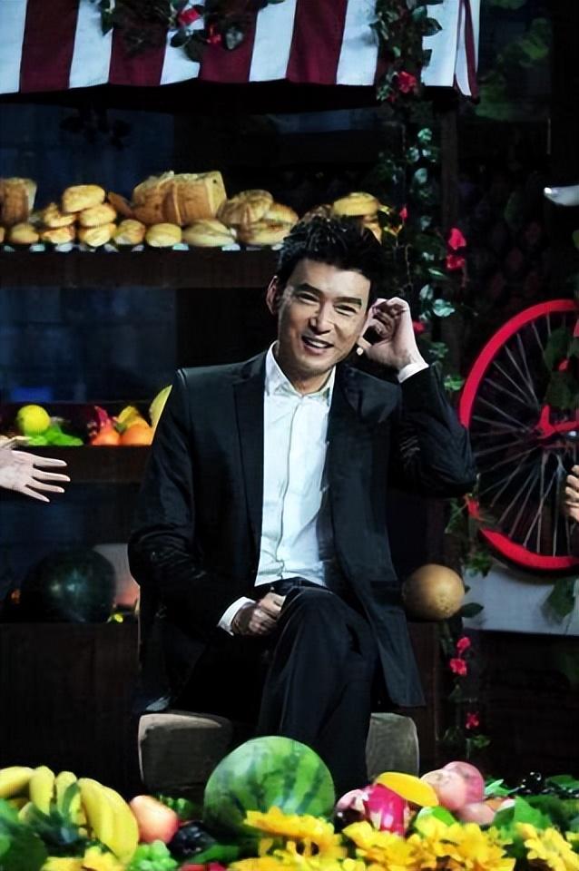 也正是这样的平易近人,才让粉丝们现在还喜欢着焦恩俊.