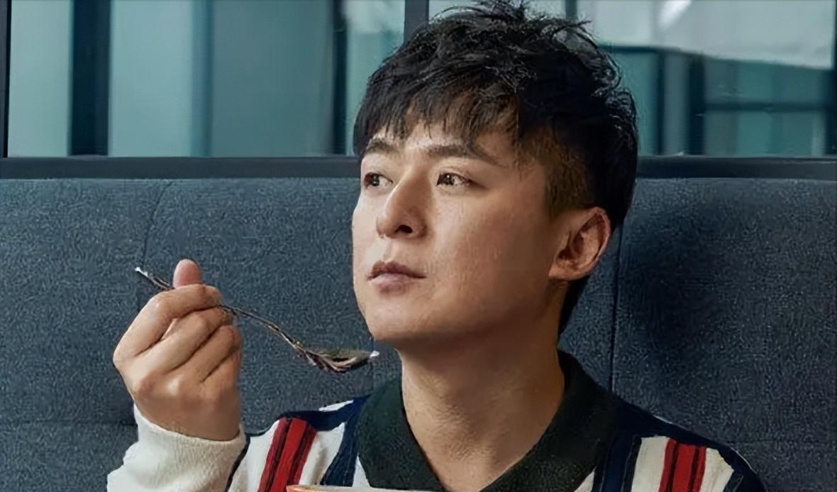 悲催的朱雨辰:被亲妈强拆2段姻缘,因"妈宝"43岁无人敢嫁