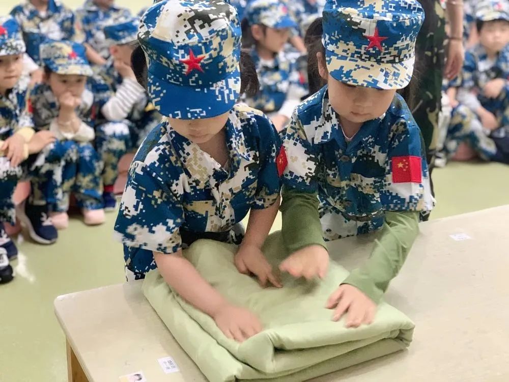 童军永向党,军梦伴成长——诺亚舟翠岭华庭幼儿园小小兵爱国主义素质