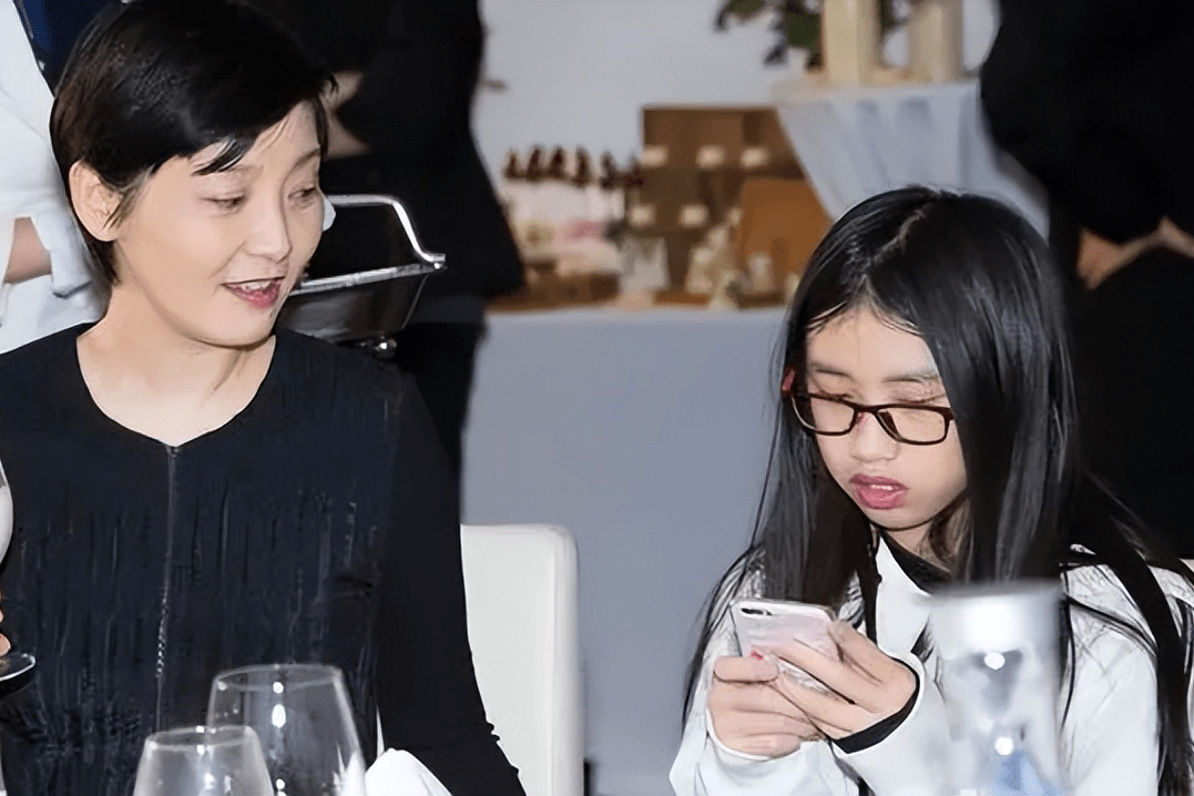 女子徐帆收养的女儿,竟是大佬的"女儿",网友:贵圈真乱_冯思羽_老大