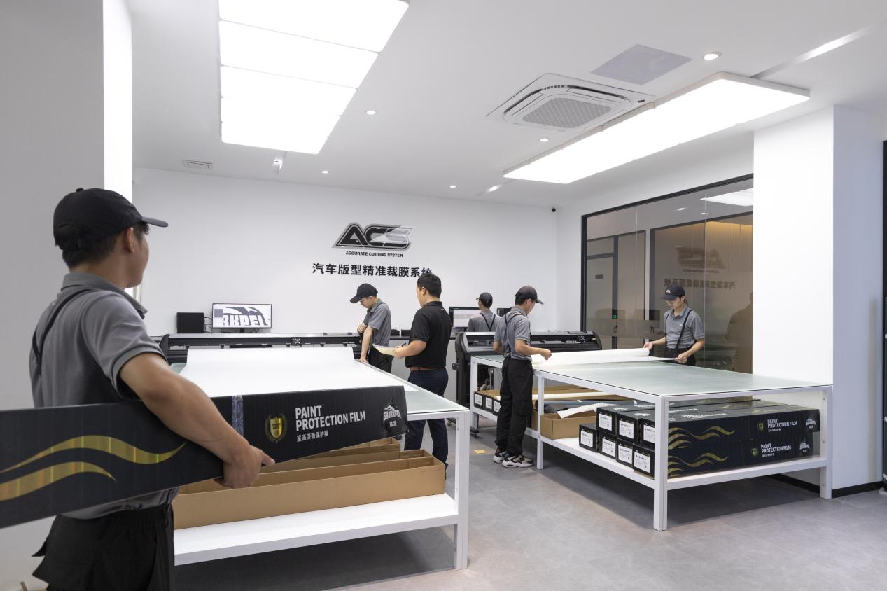 在给爱车贴膜之前,这些贴膜的施工流程你都知道吗?_搜狐汽车_搜狐网