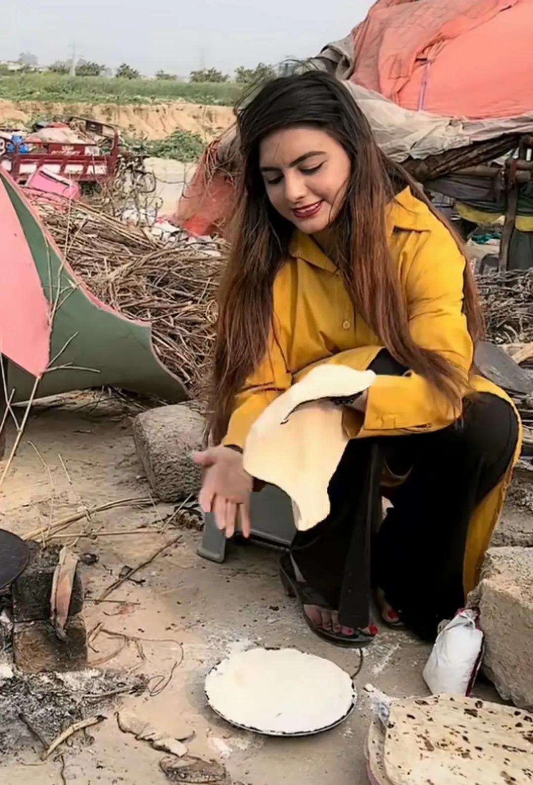 山东小伙娶巴基斯坦媳妇,老婆人美心善跟他做公益,中巴友谊长存_小美