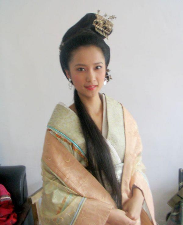 《大明嫔妃》被观众记住,还撞脸陈钰琪的她,26岁就退圈结婚了_关慧卿