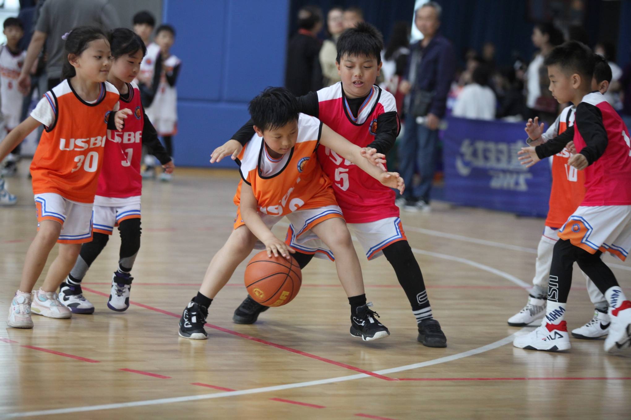 激情五一 "决战星河"三人篮球挑战赛精彩上演_比赛_运动_参赛