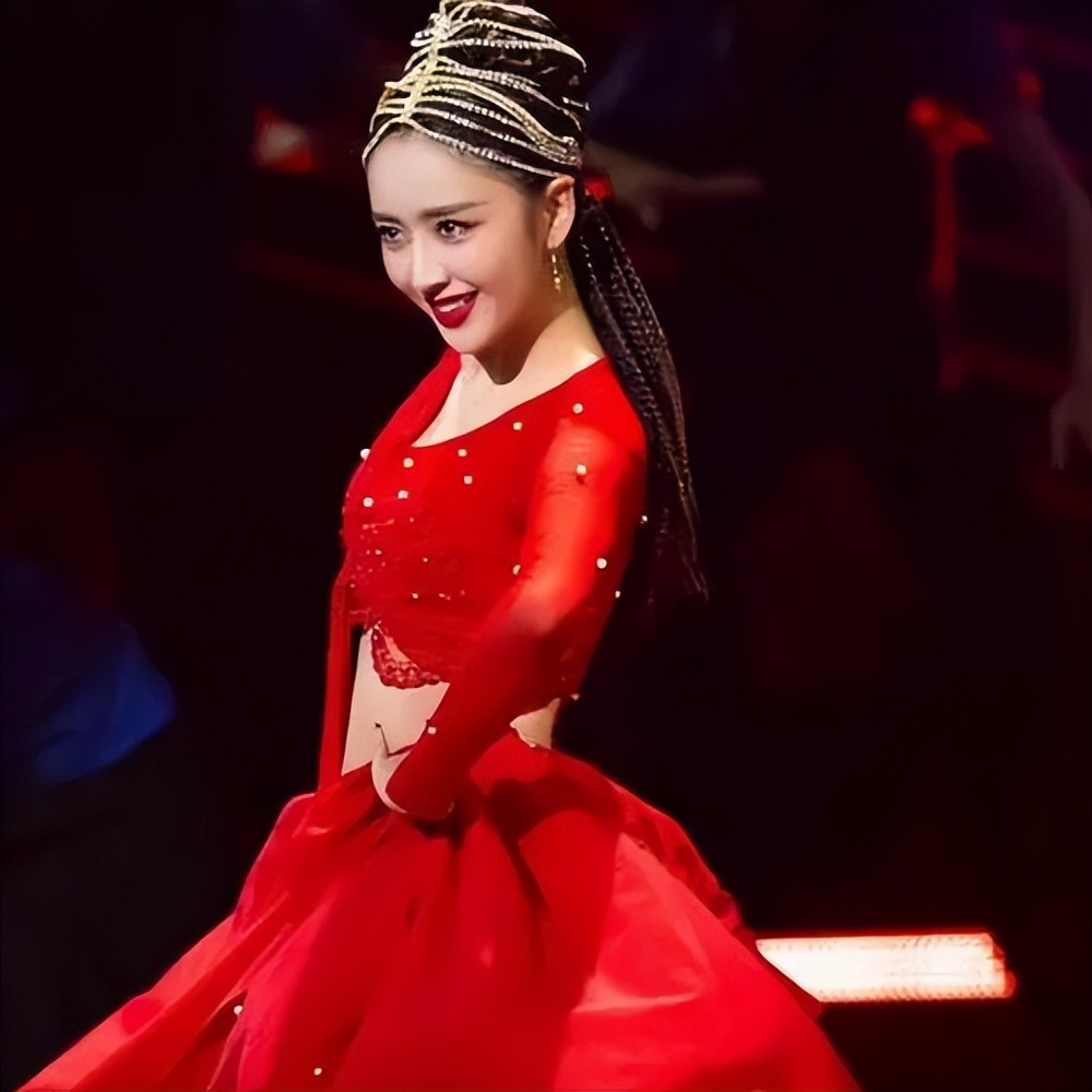 逼婚失败撕破脸,男方疑让其陪资方大佬_阮巨_佟丽娅_男人