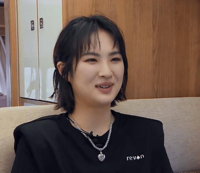 《中餐厅5》开播,姚安娜颜值被嘲太素人,龚俊却夸其很努力_节目_女