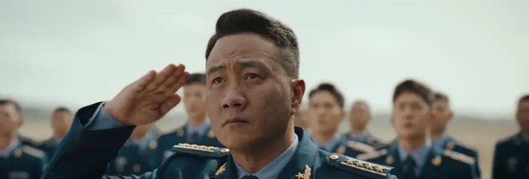 张挺无法跳机的那一瞬间,相信很多人脑子里都是81192,现实和影片重叠