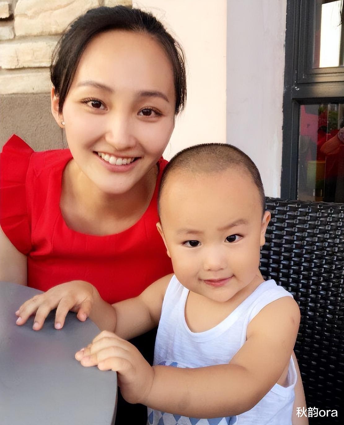 于震:二婚娶小13岁娇妻,婚后生两儿一女,如今一家五口其乐融融_方柏霓