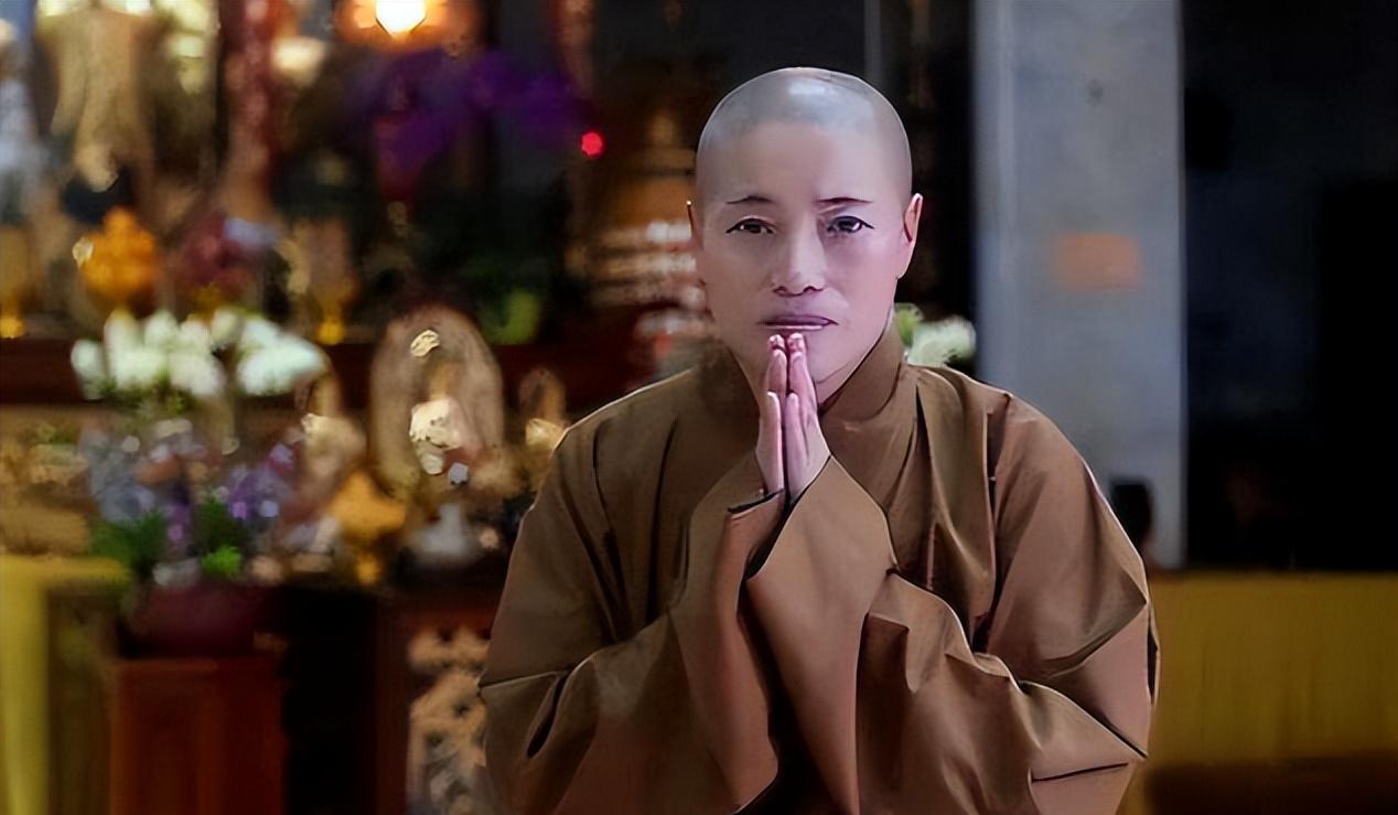 "潇洒尼姑"释智定:白天念佛诵经晚上夜店消费,被女星揭发落网_香港