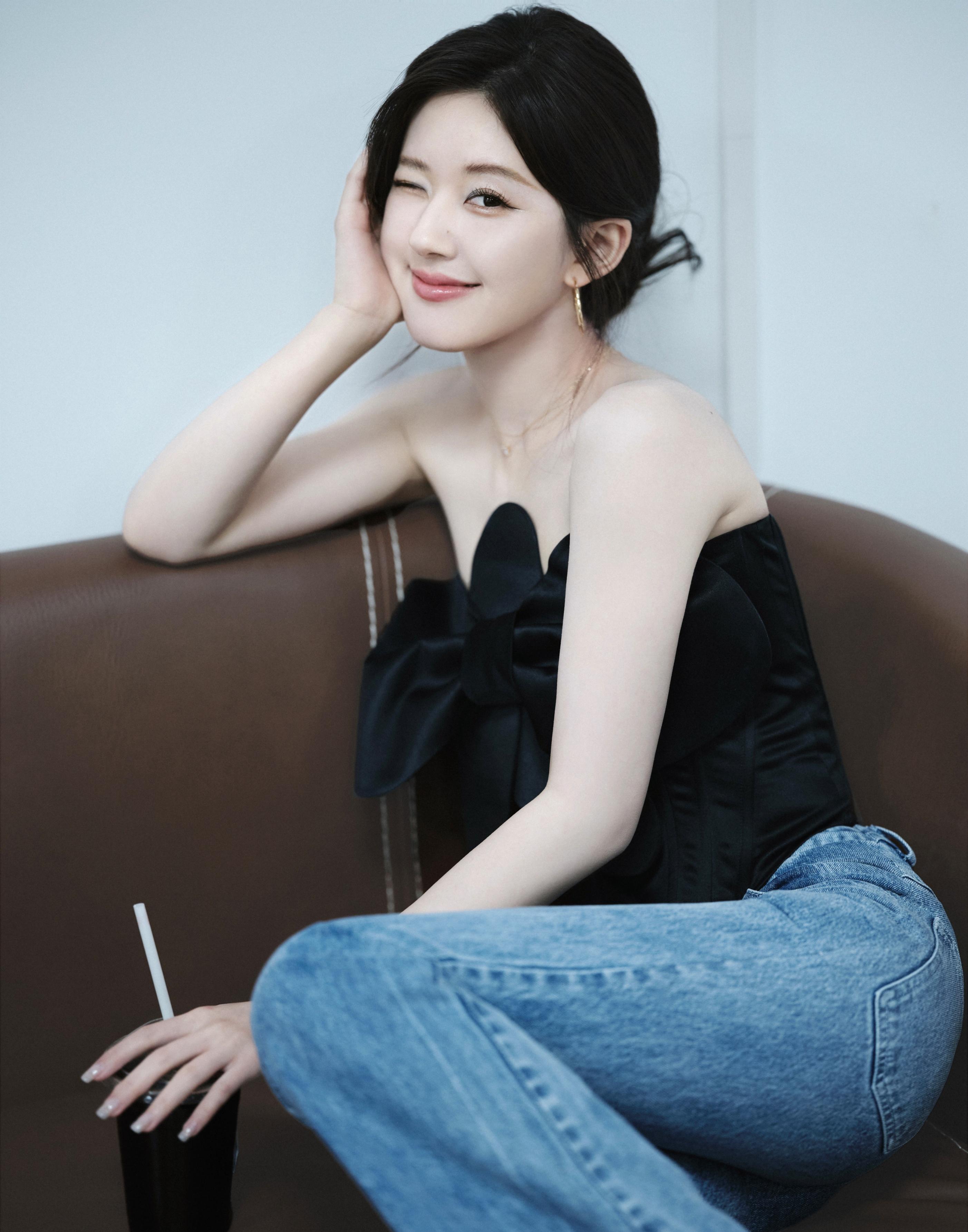 赵露思蝴蝶结抹胸造型_时尚_穿着_风格