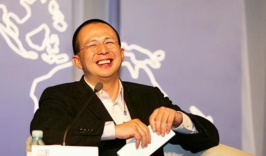 一件西服,让李泽楷被扒的"底裤"都不剩,网友:王思聪只是根葱