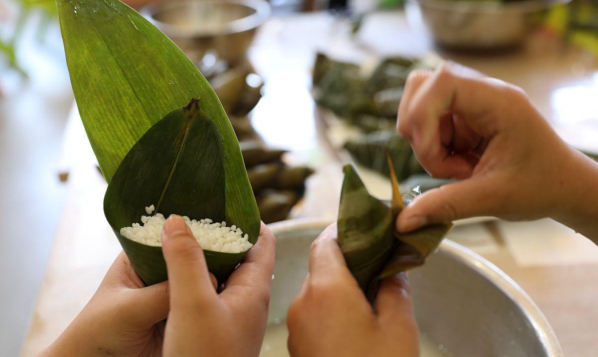 历史传承的粽子制作技艺,品尝一口就让人欲罢不能!_馅料_美味_口味