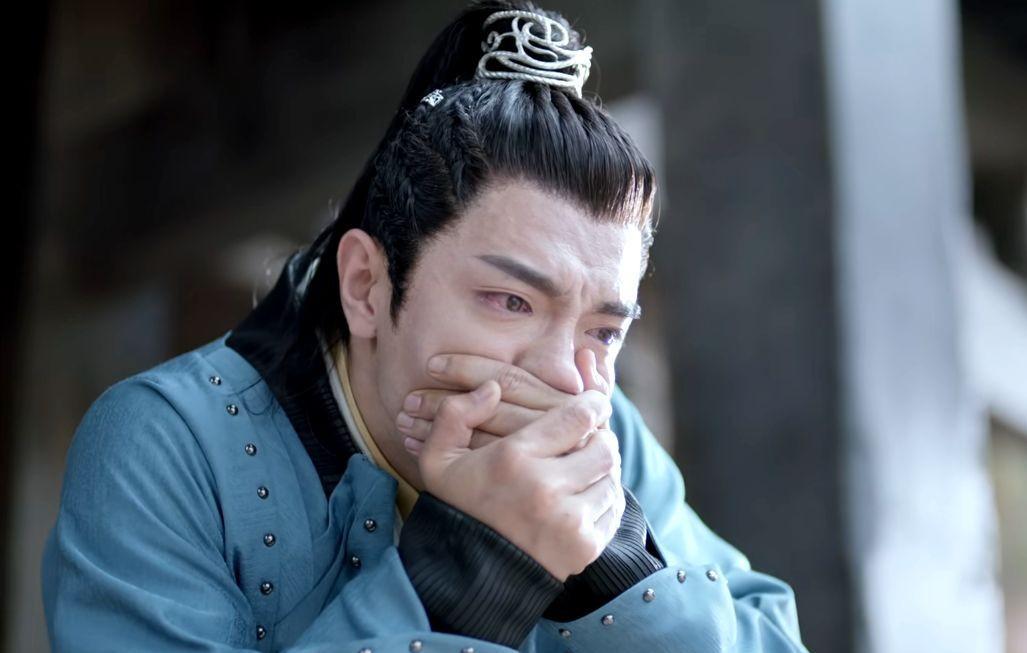 沈腾惊天一飞的造型,那机械般的动作只是在跟观众示范什么叫吊威亚