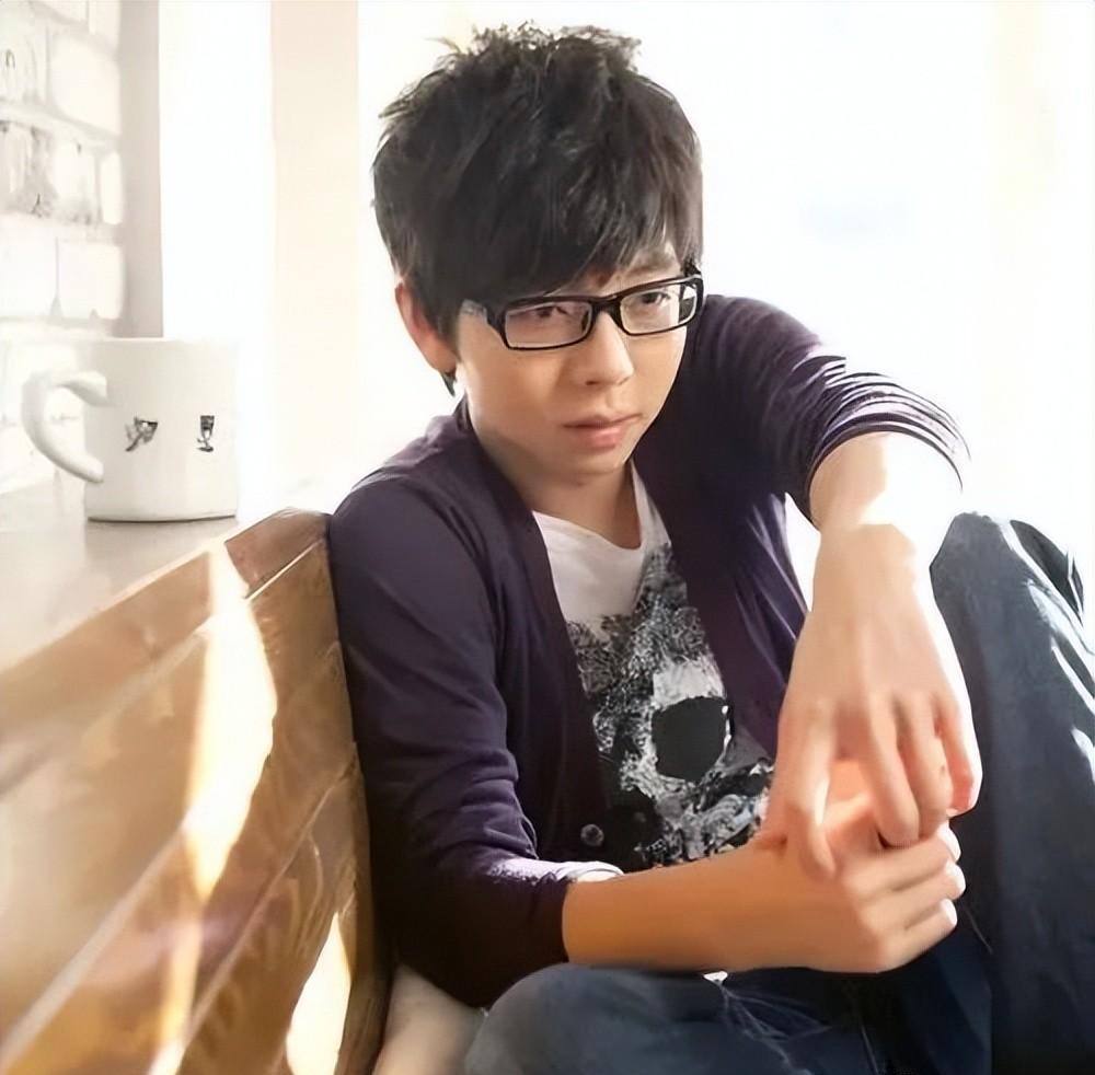 一首歌火10年,敢和林子祥飙歌,他是真有实力,还是纯靠运气?