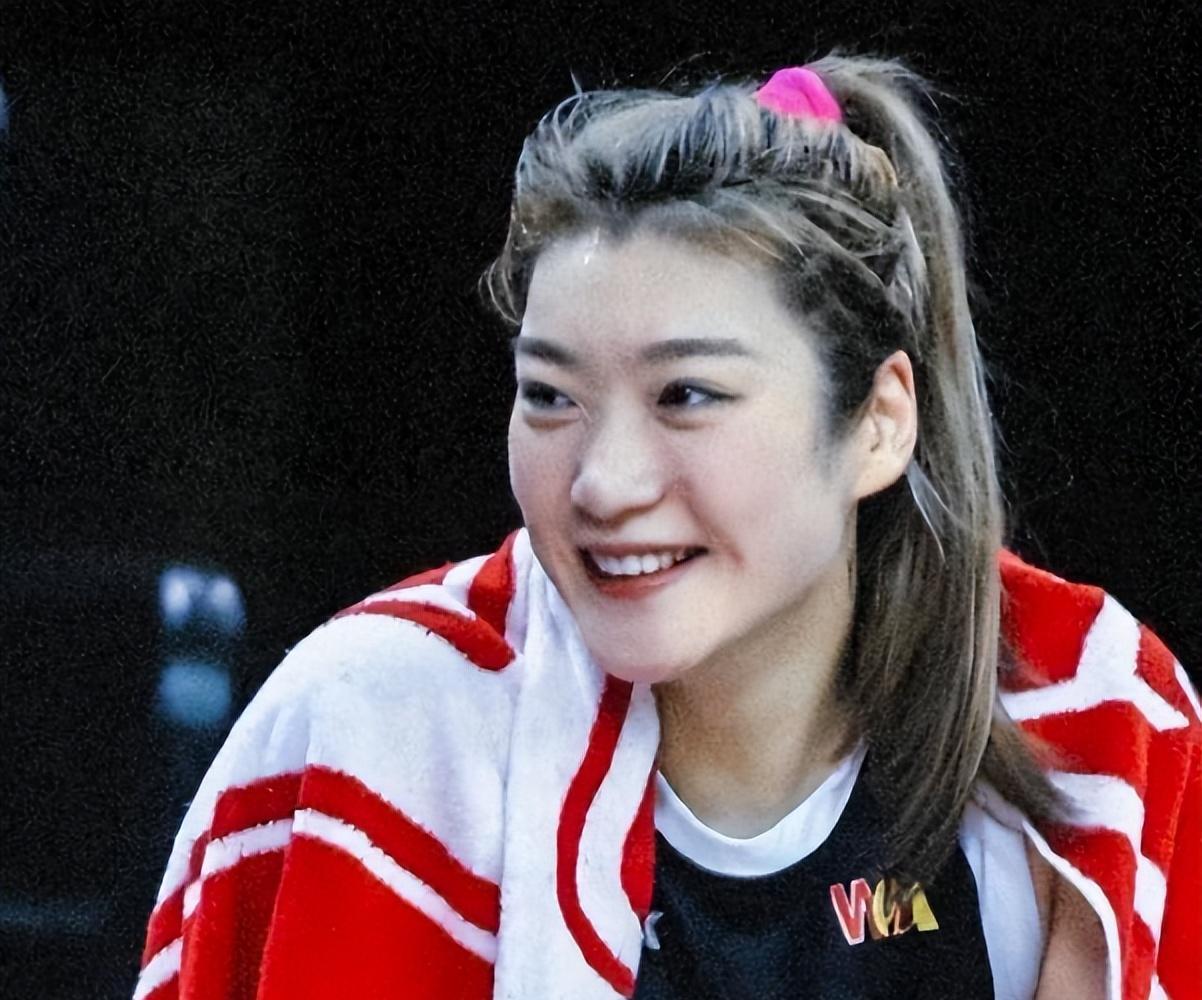 李梦终于露面了,李梦现身wnba,还参加了媒体开放日!_训练_进行_篮球