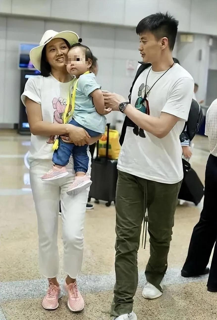 朱丹疑似怀三胎,身材时尚小腹凸起,前两胎男子缺席_周一围_网友_生活