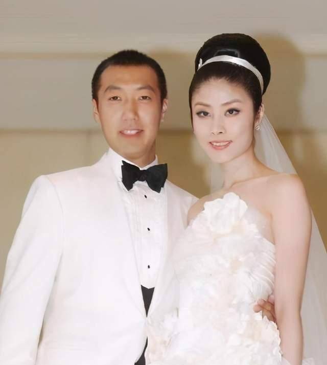 陈慧琳当年是和交往了16年的男友刘建浩选择了结婚,两个人在一起这么