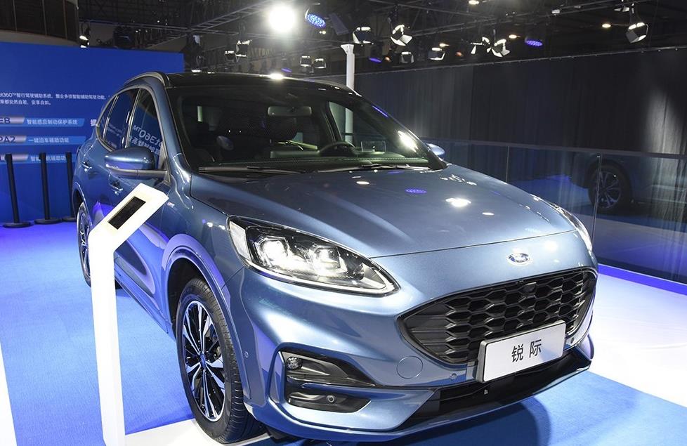 202款锐际完美诠释了美系车的肌肉感,整体结构无不