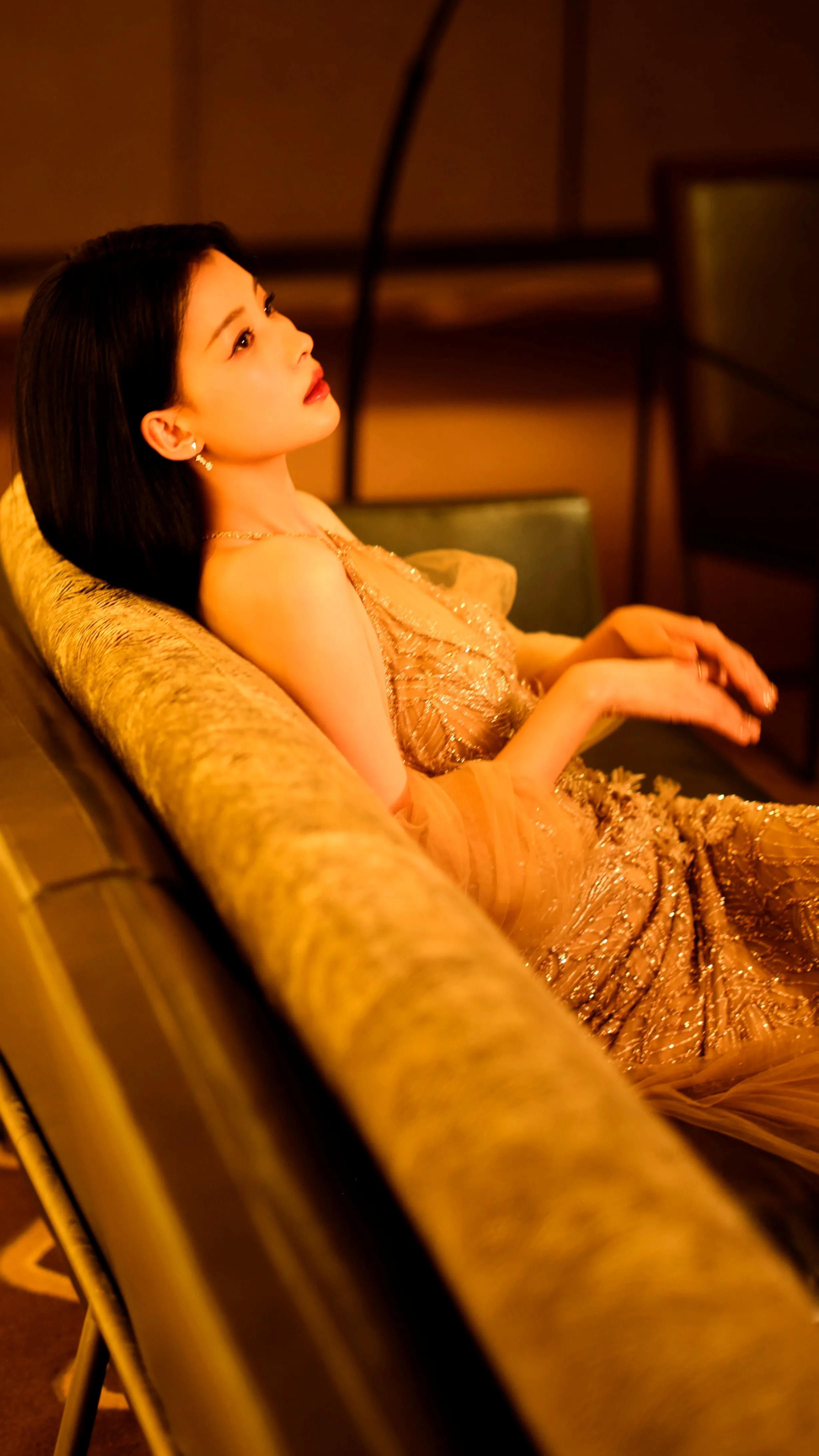 孙怡230506 精美图集 自信从容 温婉典雅_气质_金色_纱裙