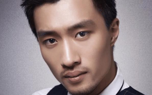 曾经是一个修车师傅,如今是优秀的导演以及演员,他就是姚锐_工作_明星