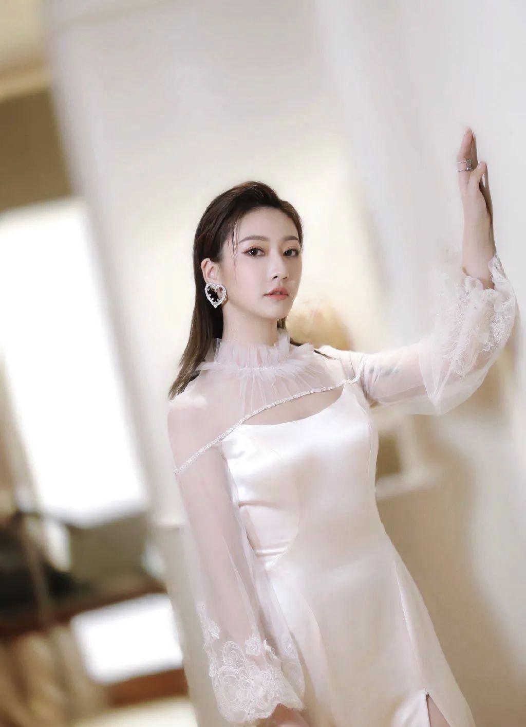 《为你逆光而来》余玥热情高冷无缝切换 不愧是27年的"老戏骨"