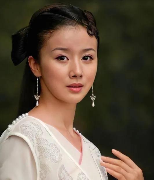 八位过气女明星:吴莫愁甘婷婷何洁孙菲菲,有人作伤有人恋爱脑