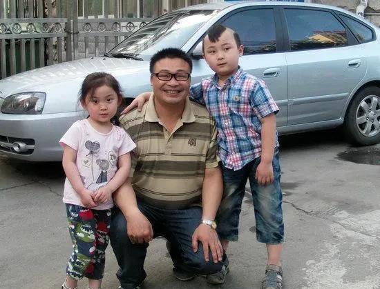 16邓鸣贺的爷爷当地豫剧团的一个乐师,邓贺鸣受爷爷的影响,时不时的