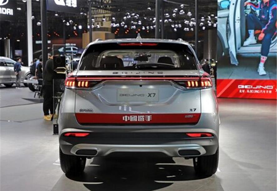 北汽打造国产"撩妹王",气质不输卡宴,丐版188马力,10.