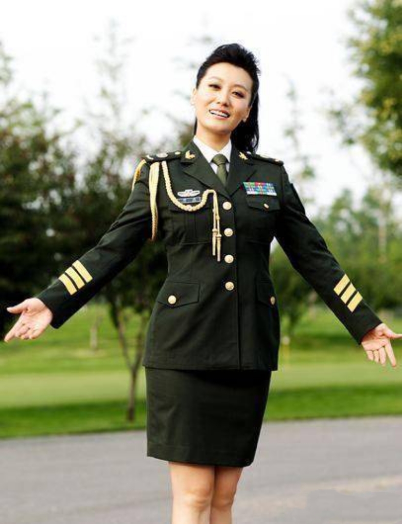 军旅歌唱家中,李丹阳,祖海都未婚单身,谭晶嫁科学家生下双胞胎_哥哥
