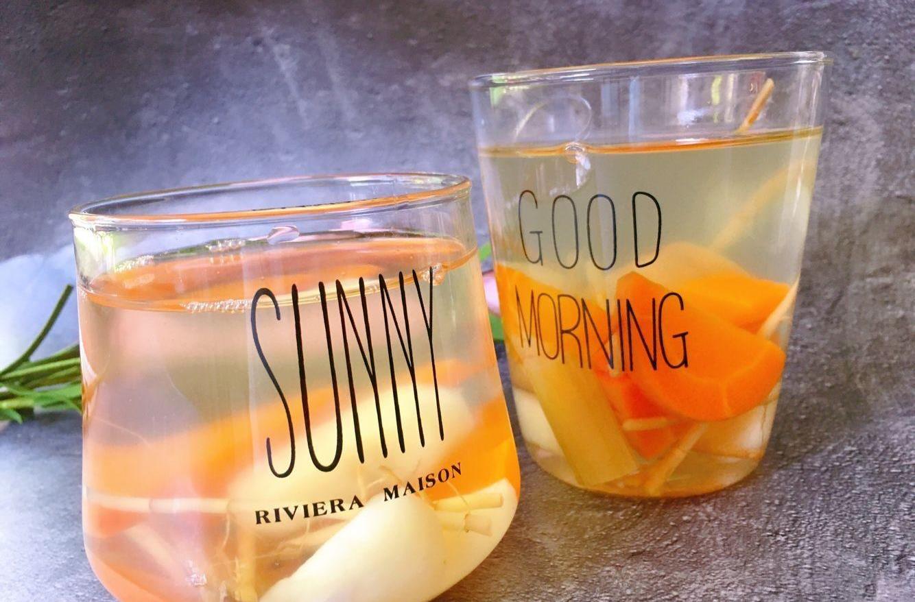 干燥炎热的夏日,来杯甘蔗胡萝卜马蹄茅根水,洗去一身