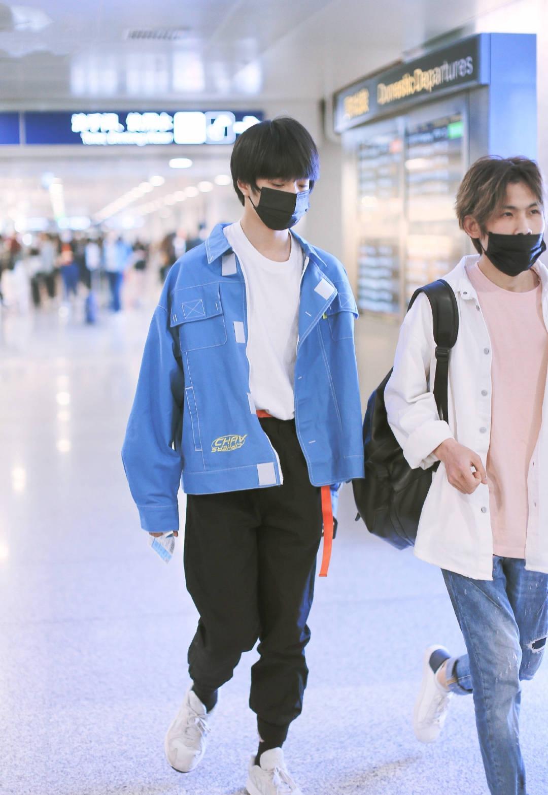 养成系少年刘耀文,狼崽到狼王,时尚还是憨憨?